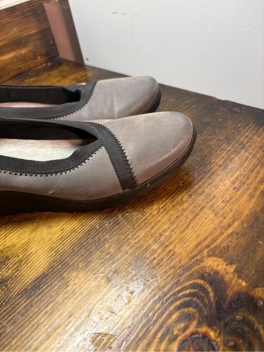 Clark’s Gray Low Wedge Flats Size 9